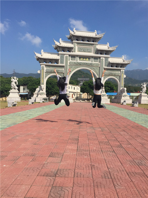 猴年春节度假深圳大鹏东山寺看兰花展祈福平安自作美味窑鸡